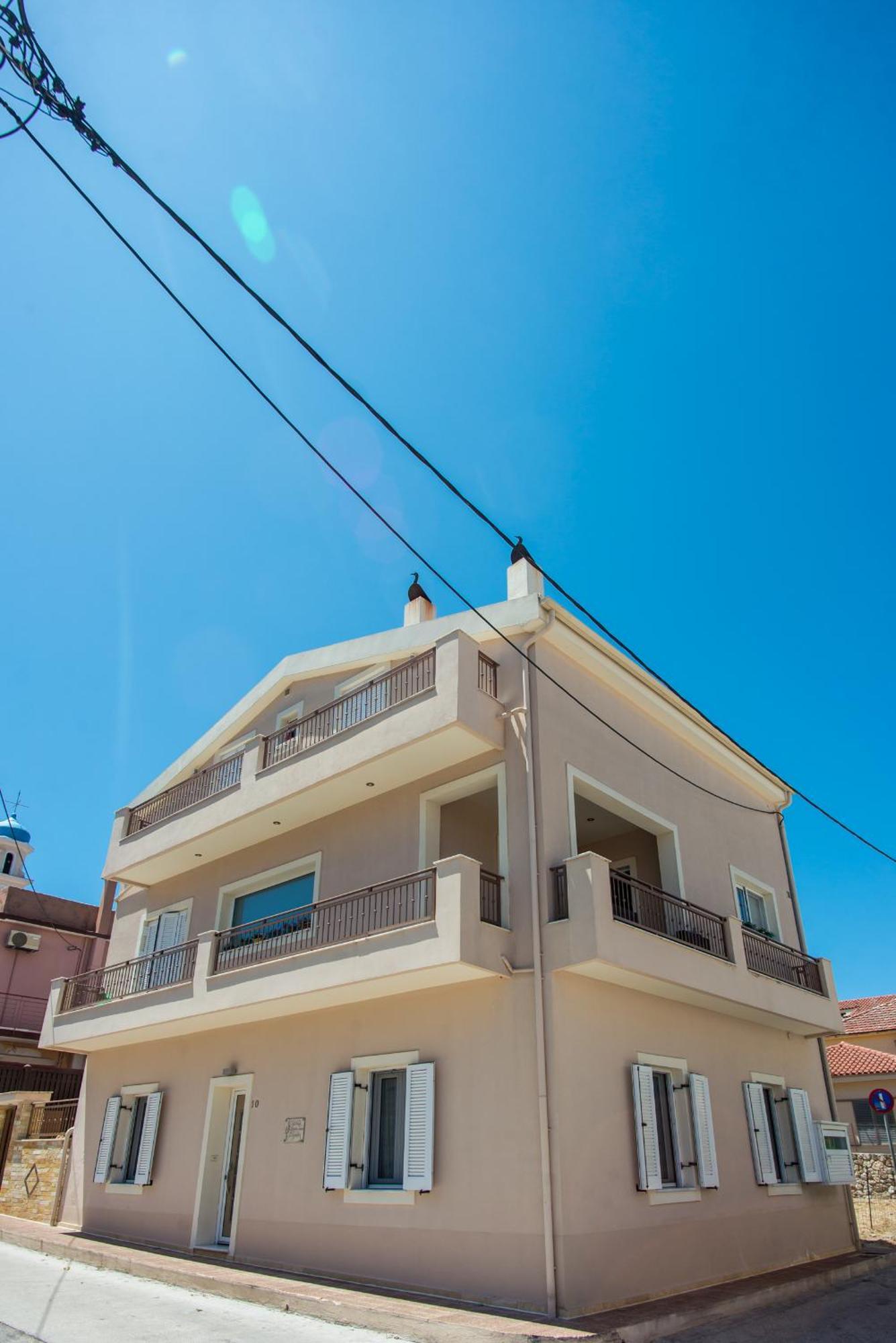 Sofia'S Delightful Apartment Аргостолион Екстериор снимка